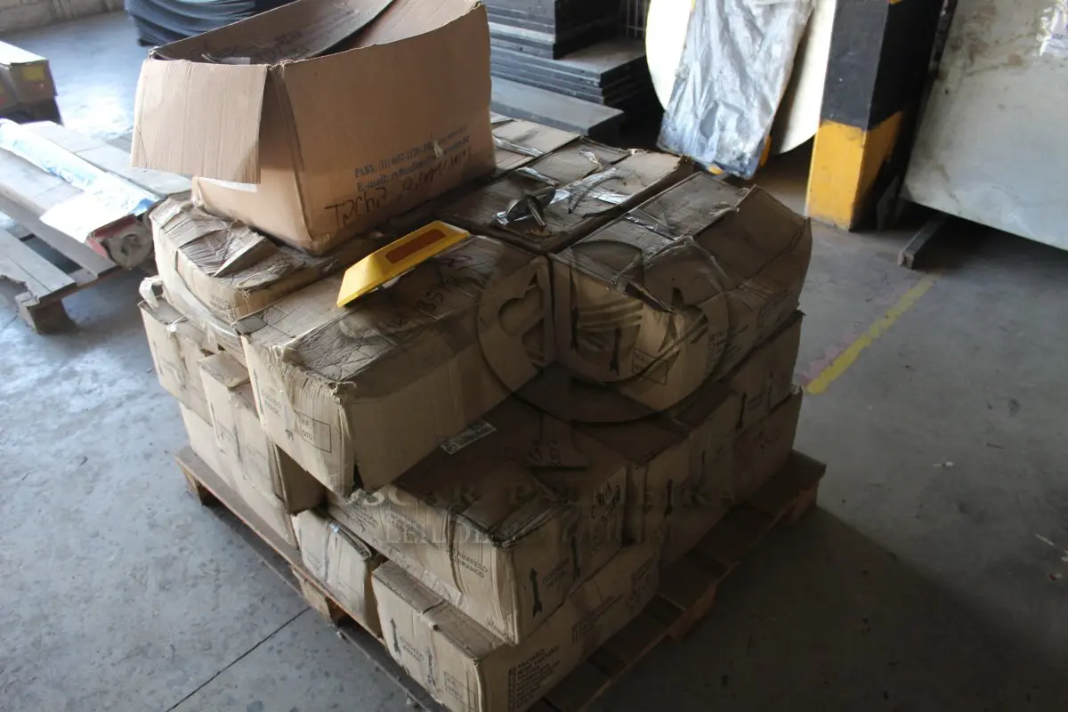 LOTE 009 - MATERIAL DIVERSO