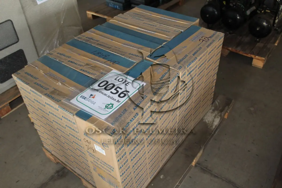 LOTE 056 - MATERIAL DIVERSO