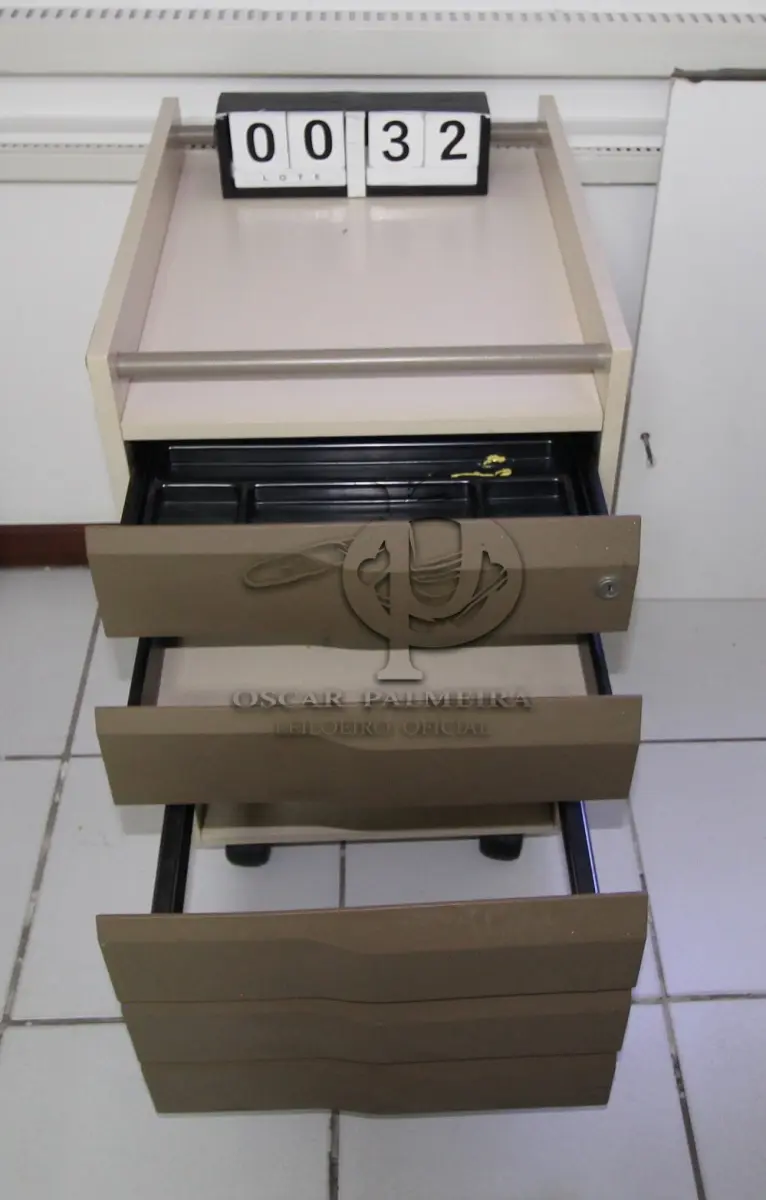 LOTE 032 - LOTE - 0032 - GAVETEIRO 3 GAVETAS