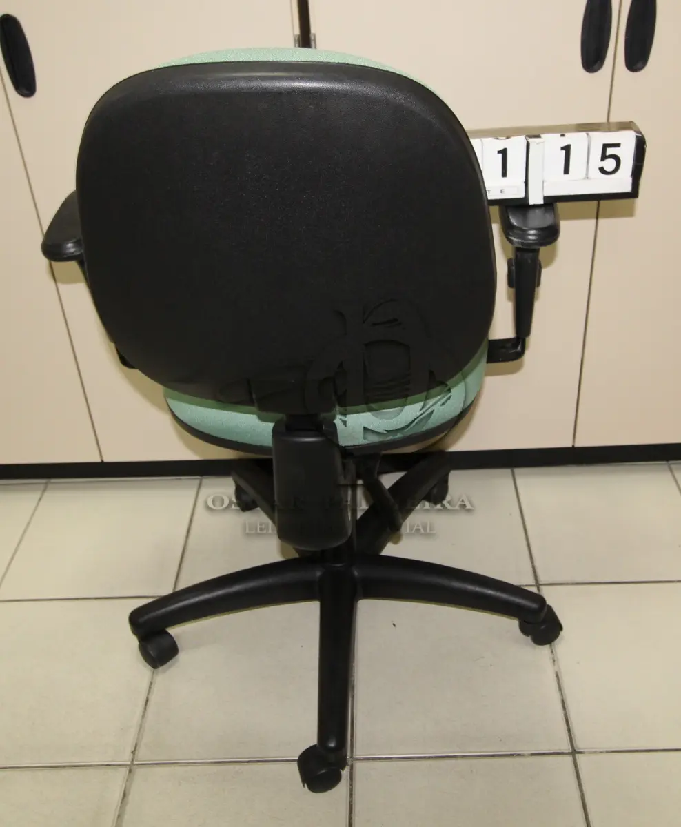 LOTE 115 - LOTE - 0115 - CADEIRA SECRETÁRIA GIRATÓRIA C/ BRAÇO