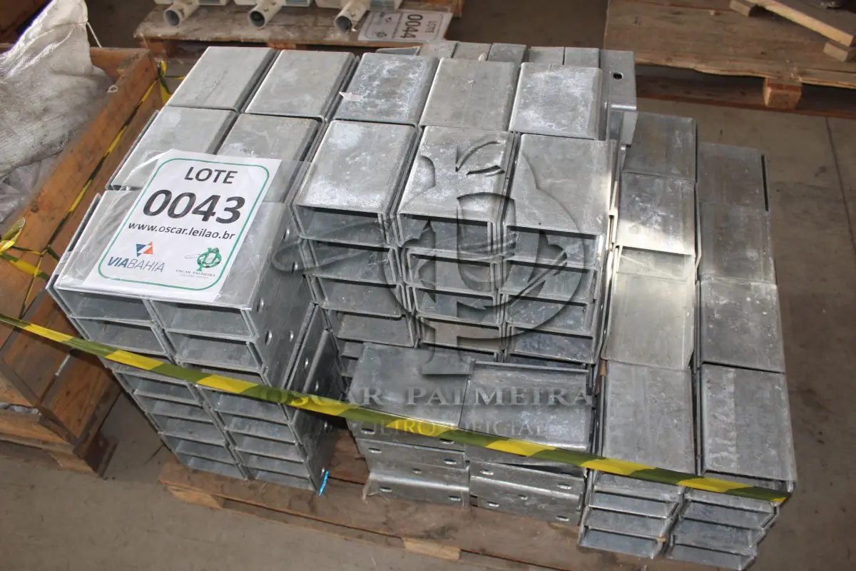 LOTE 043 - MATERIAL DIVERSO