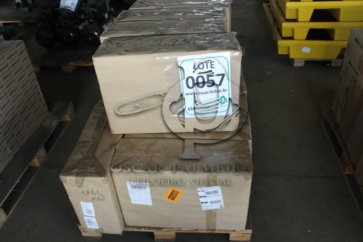 LOTE 057 - MATERIAL DIVERSO