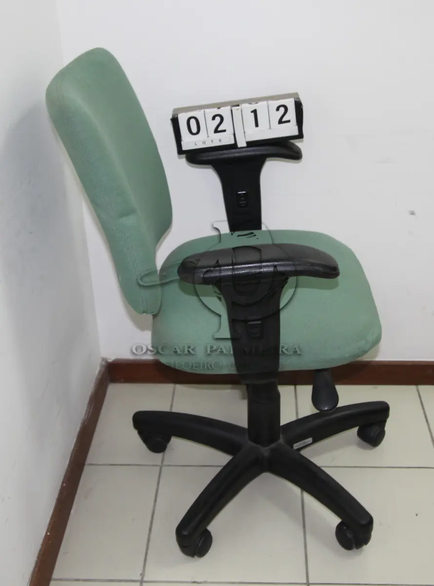 LOTE 212 - LOTE - 0212 - CADEIRA SECRETÁRIA GIRATÓRIA C/ BRAÇO