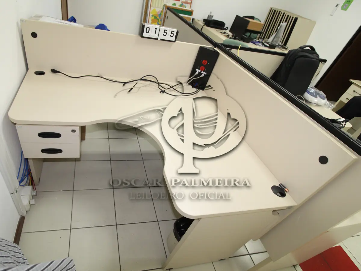 LOTE 155 - LOTE - 0155 - MESA EM L PEQUENA