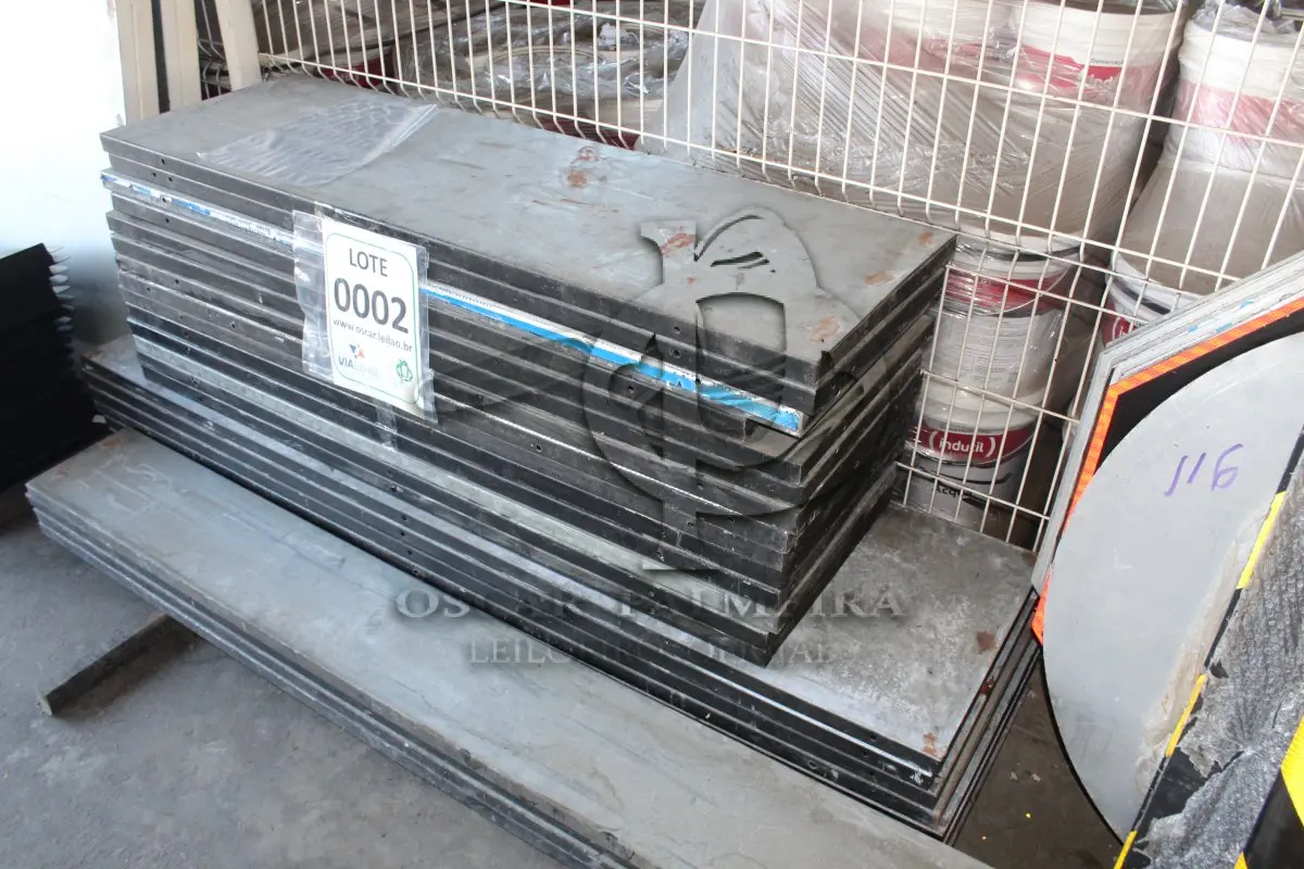 LOTE 002 - MATERIAL DIVERSO