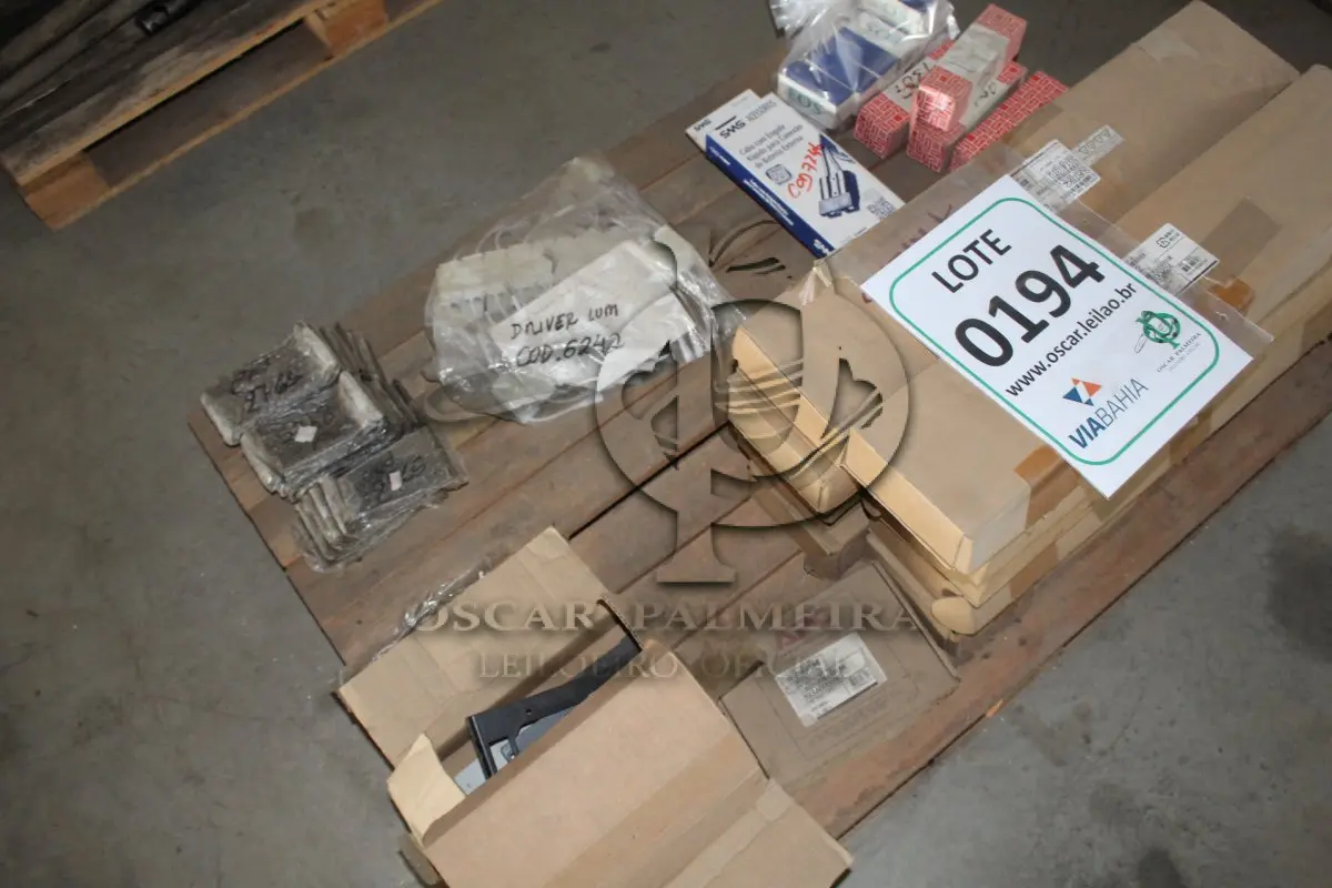 LOTE 194 - MATERIAL DIVERSO