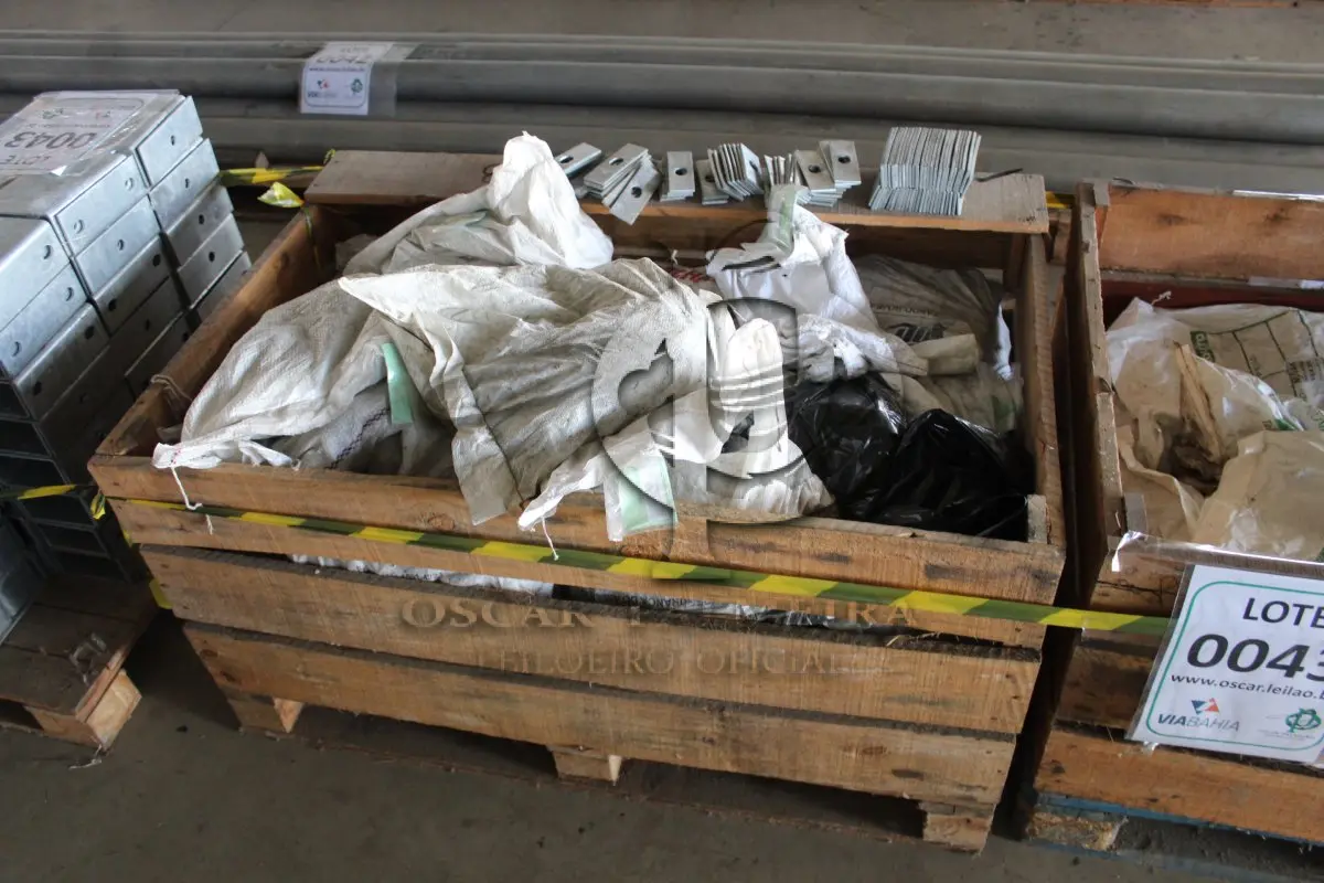 LOTE 043 - MATERIAL DIVERSO