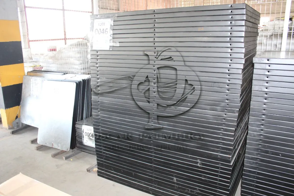 LOTE 046 - MATERIAL DIVERSO