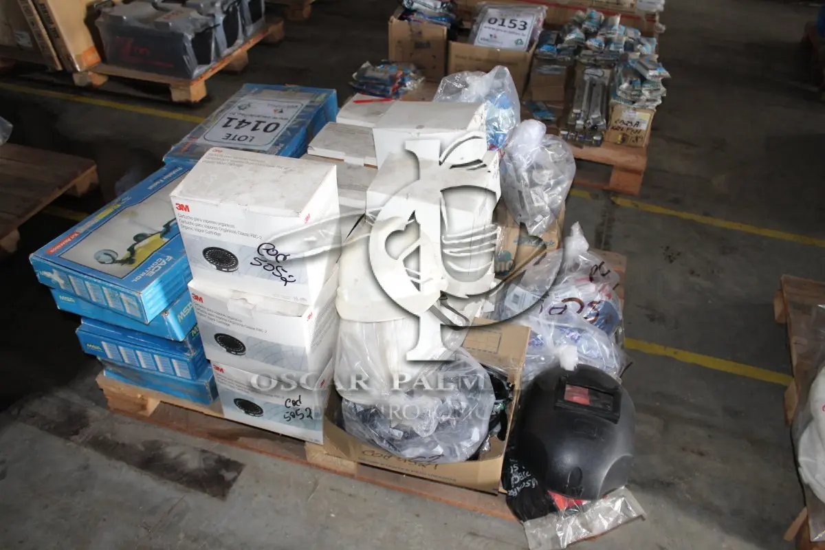 LOTE 141 - MATERIAL DIVERSO