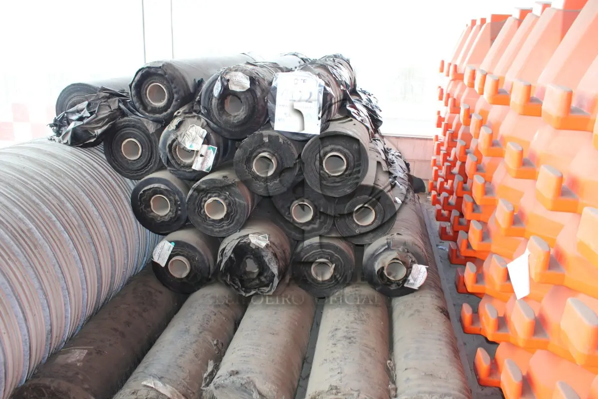 LOTE 172 - MATERIAL DIVERSO