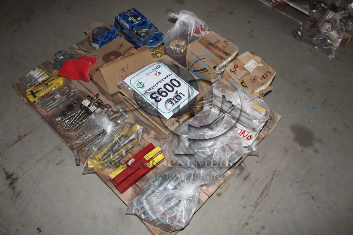 LOTE 093 - MATERIAL DIVERSO