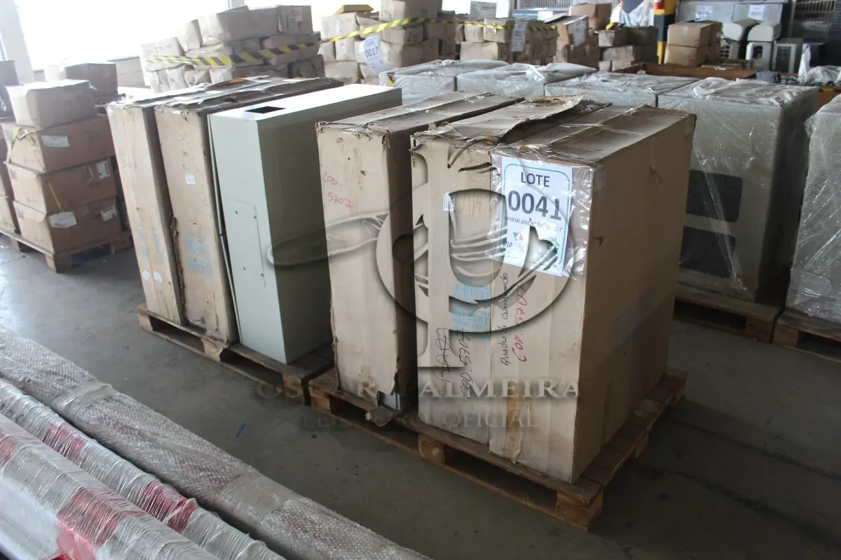 LOTE 041 - MATERIAL DIVERSO