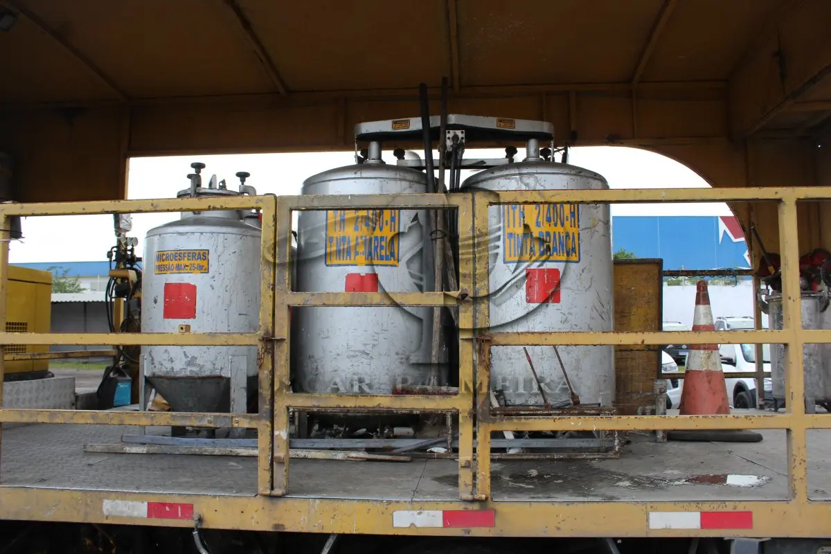 LOTE 124 - VEÍCULO  VW 13.190 - CAMINHÃO DE PINTURA