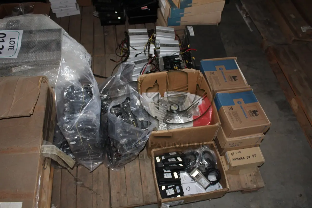 LOTE 131 - MATERIAL DIVERSO