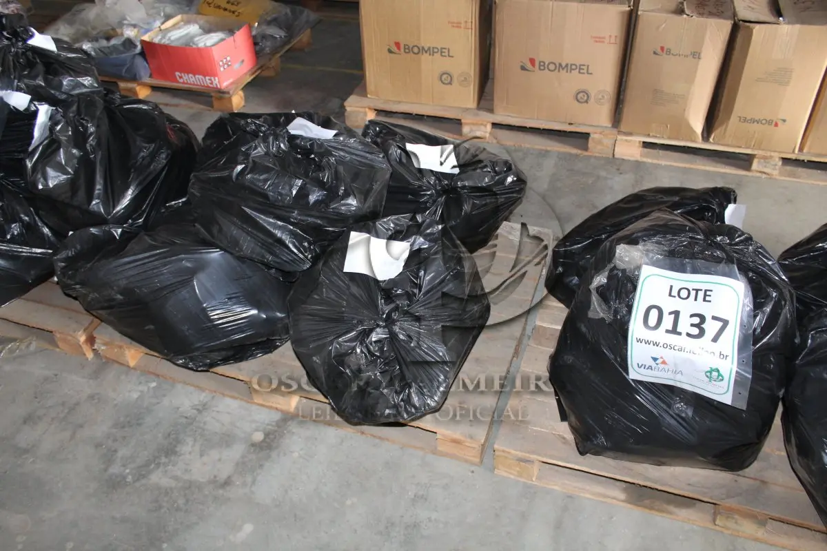 LOTE 137 - MATERIAL DIVERSO