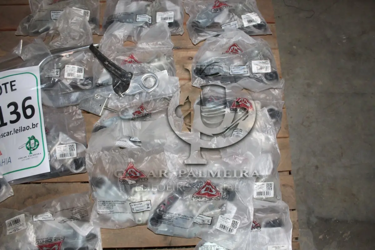 LOTE 136 - MATERIAL DIVERSO