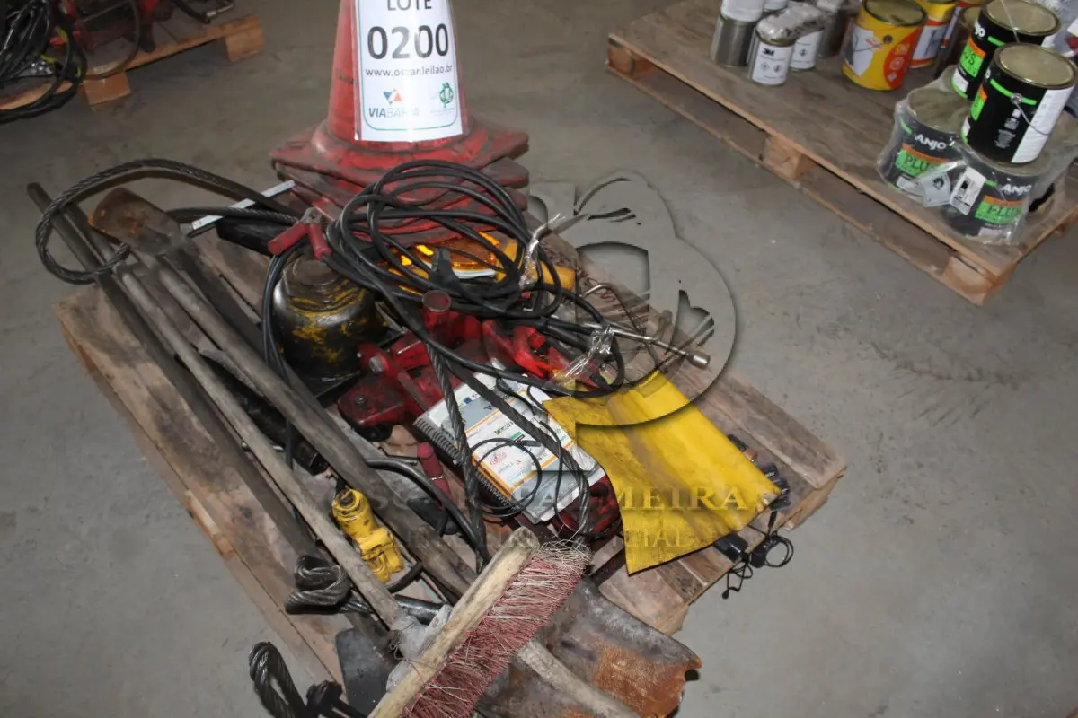 LOTE 200 - MATERIAL DIVERSO