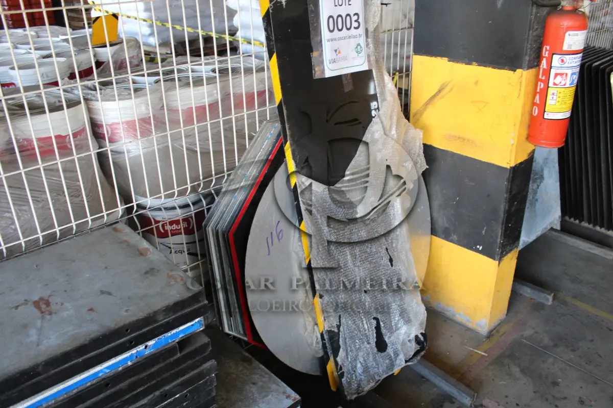 LOTE 003 - MATERIAL DIVERSO