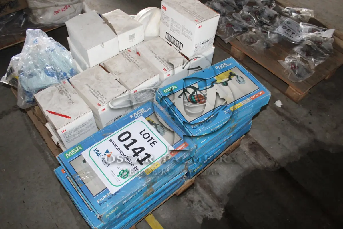 LOTE 141 - MATERIAL DIVERSO