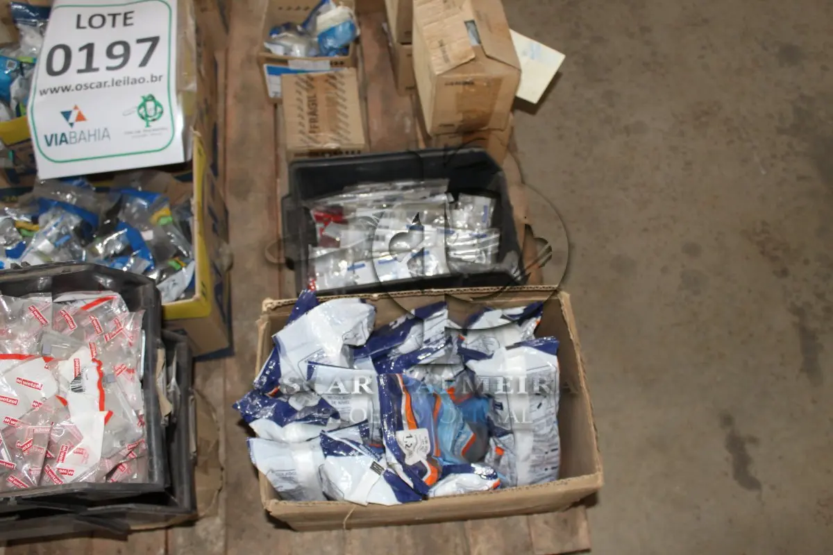 LOTE 197 - MATERIAL DIVERSO