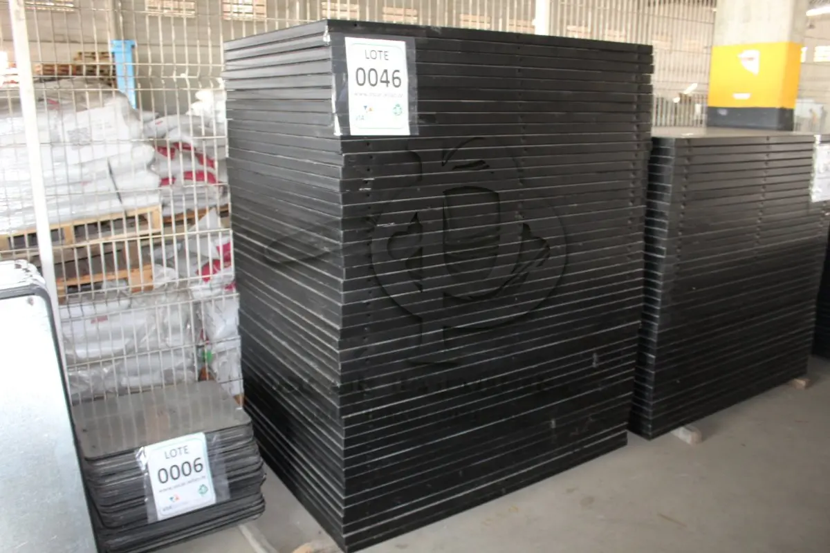 LOTE 046 - MATERIAL DIVERSO