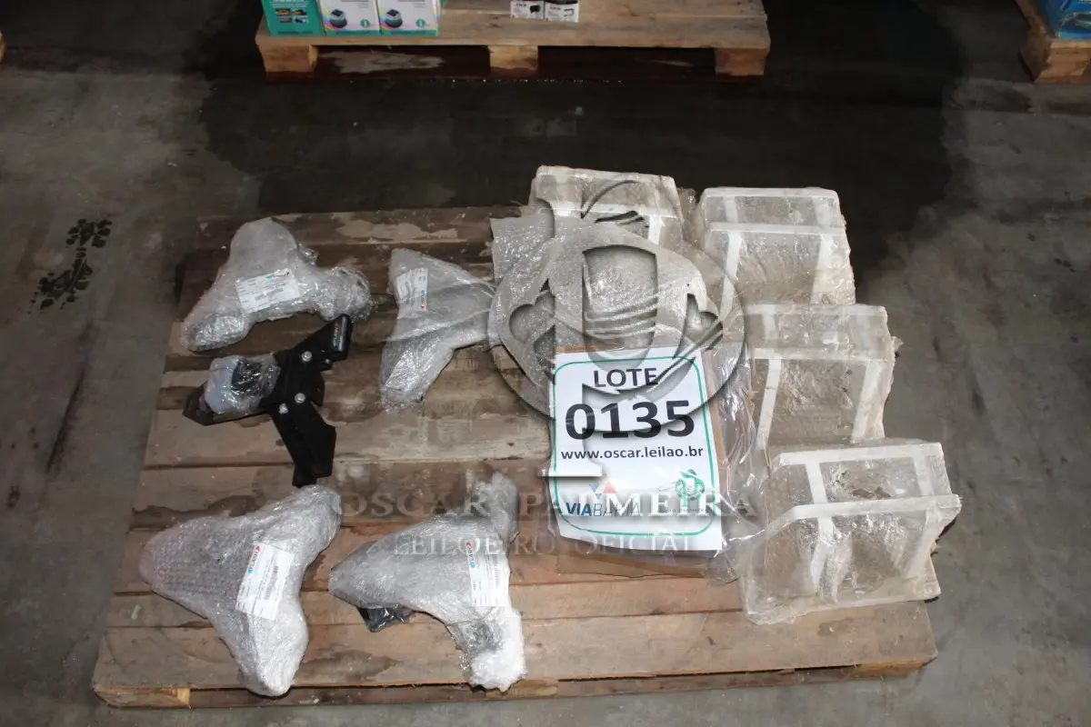 LOTE 135 - MATERIAL DIVERSO