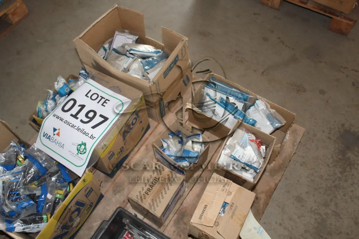 LOTE 197 - MATERIAL DIVERSO