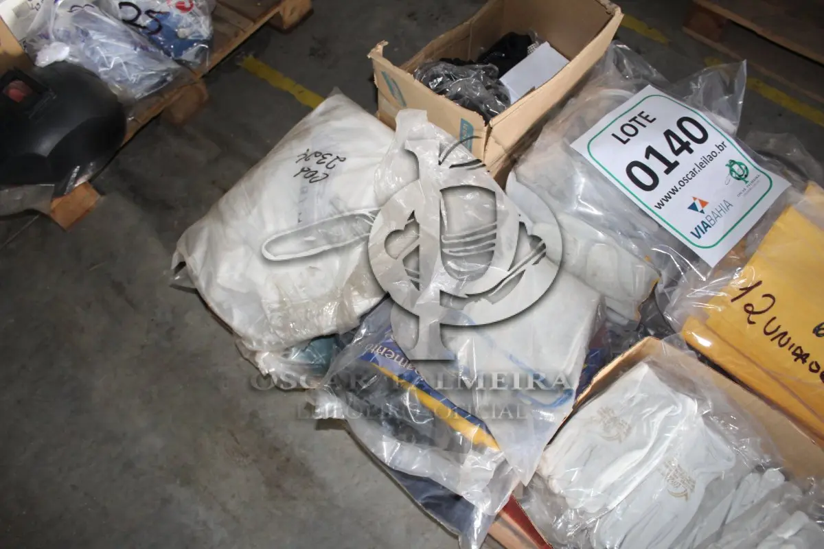 LOTE 140 - MATERIAL DIVERSO