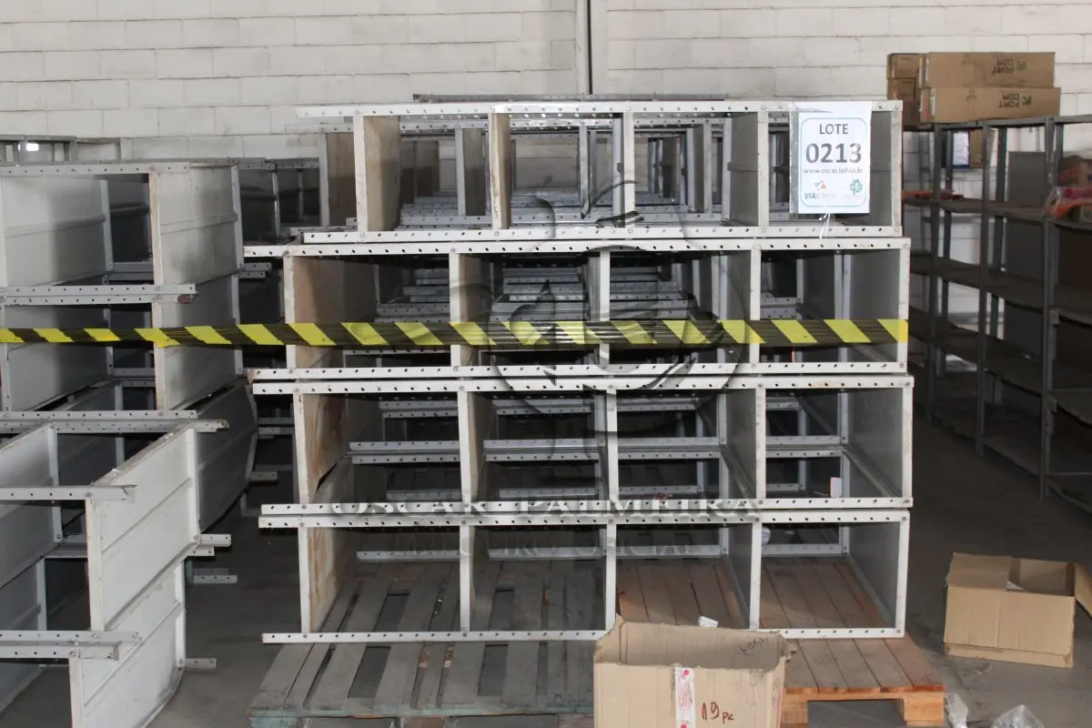 LOTE 213 - MATERIAL DIVERSO