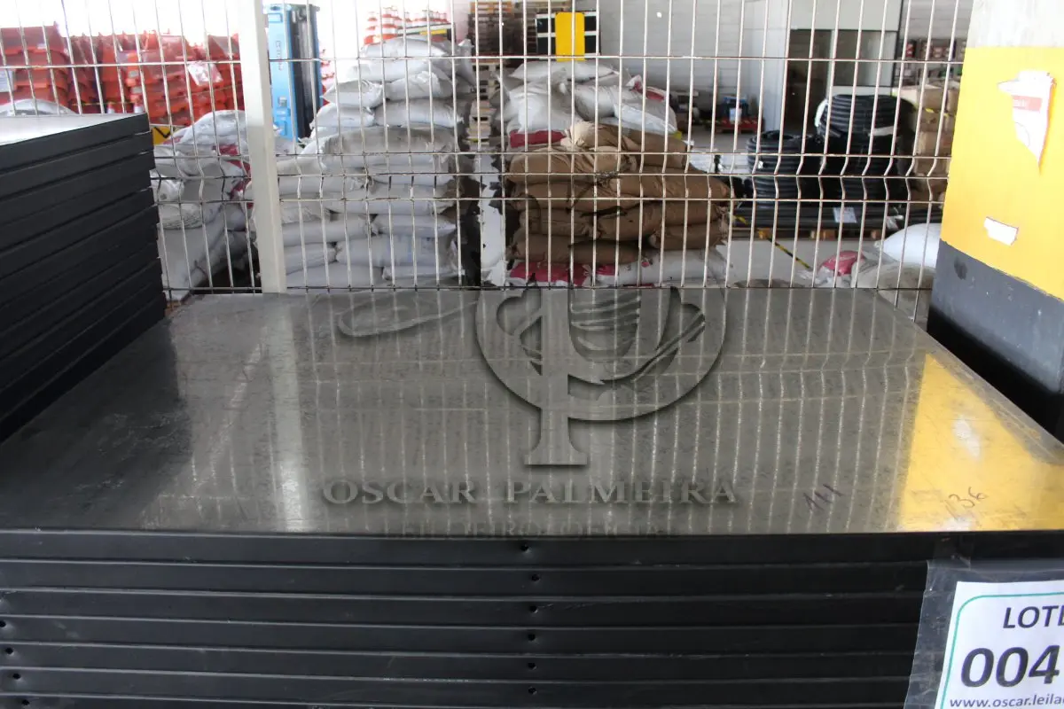 LOTE 047 - MATERIAL DIVERSO