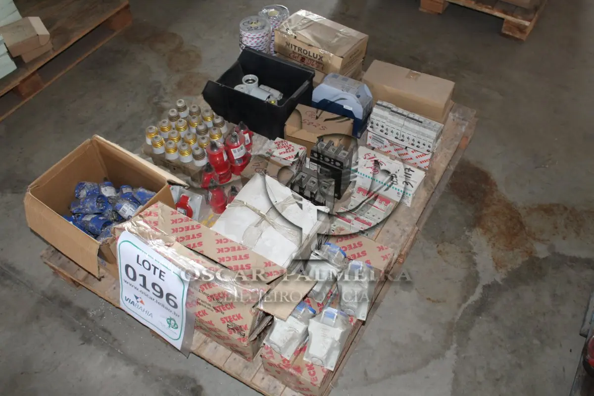 LOTE 196 - MATERIAL DIVERSO