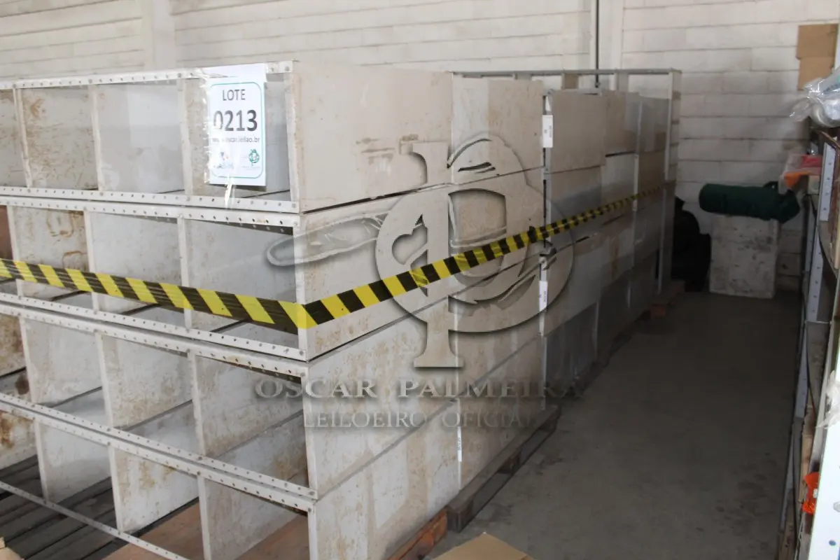 LOTE 213 - MATERIAL DIVERSO