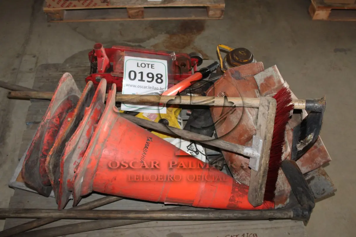 LOTE 198 - MATERIAL DIVERSO