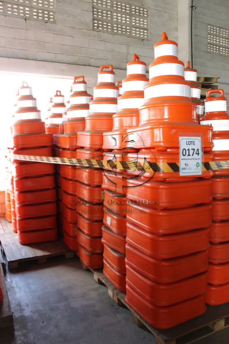 LOTE 174 - MATERIAL DIVERSO