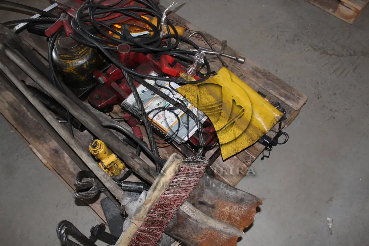 LOTE 200 - MATERIAL DIVERSO