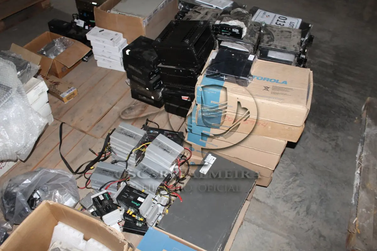 LOTE 131 - MATERIAL DIVERSO