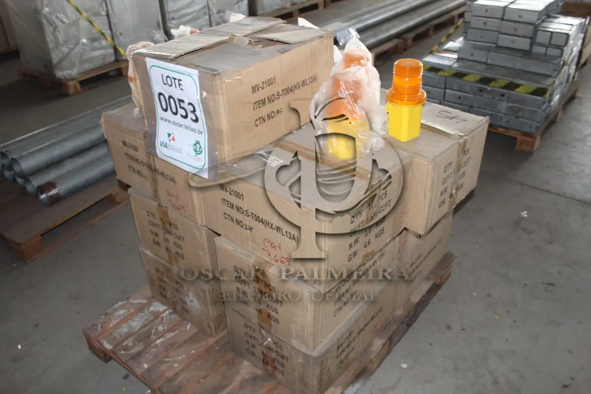 LOTE 053 - MATERIAL DIVERSO