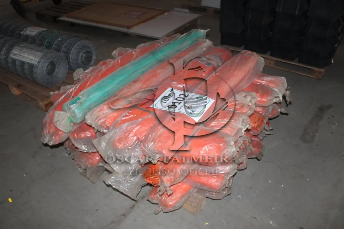 LOTE 102 - MATERIAL DIVERSO