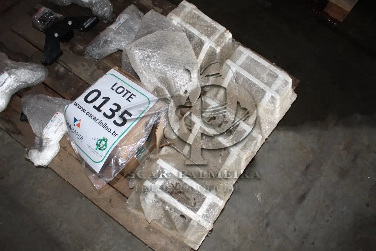 LOTE 135 - MATERIAL DIVERSO