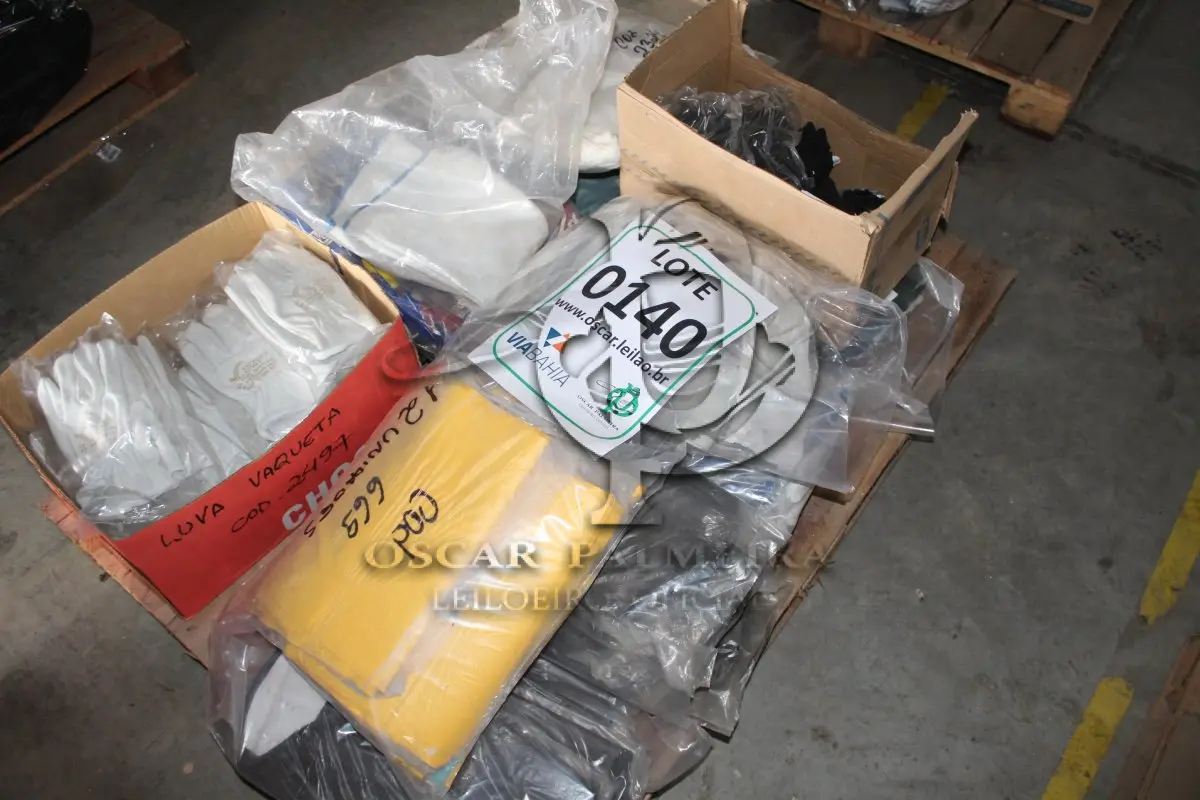 LOTE 140 - MATERIAL DIVERSO