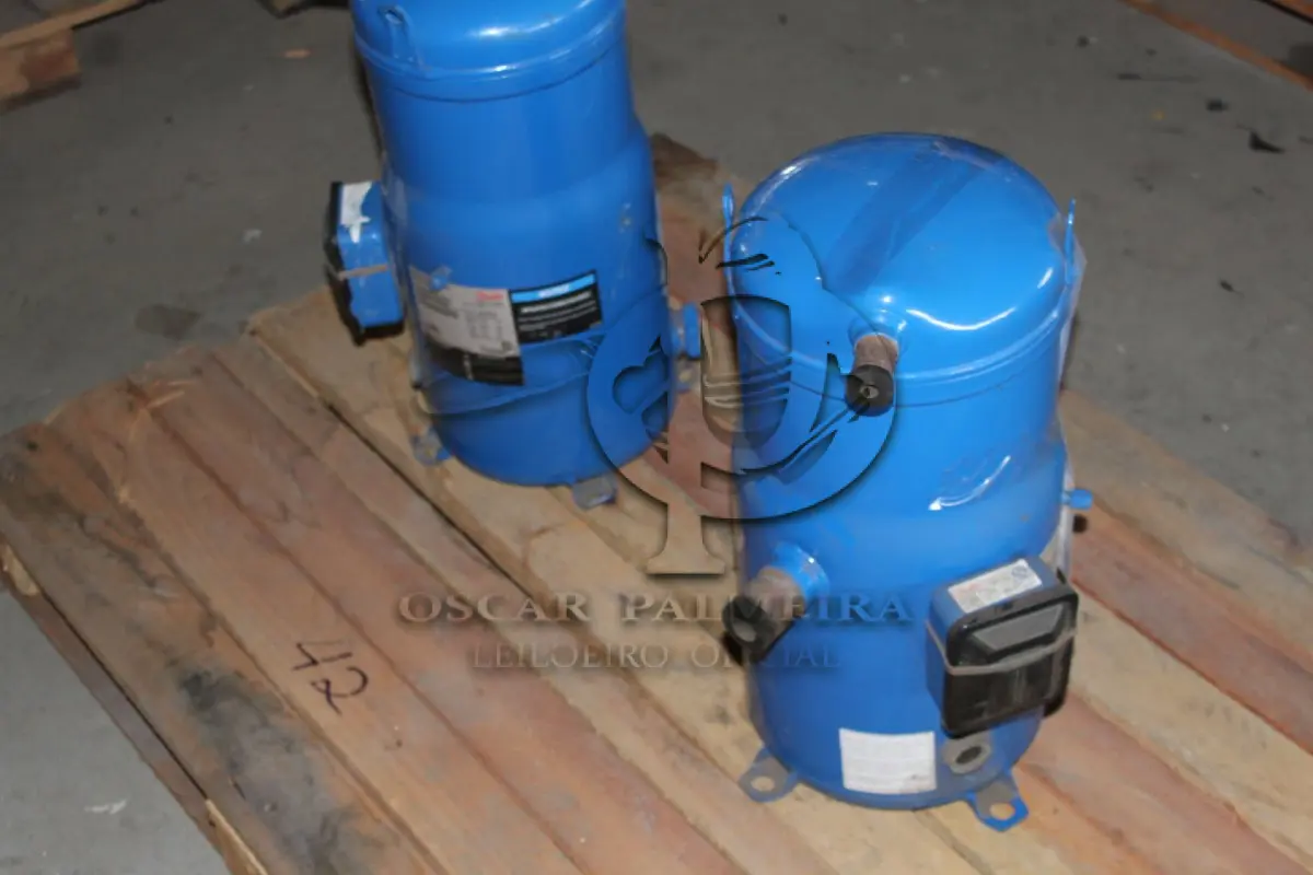 LOTE 075 - MATERIAL DIVERSO