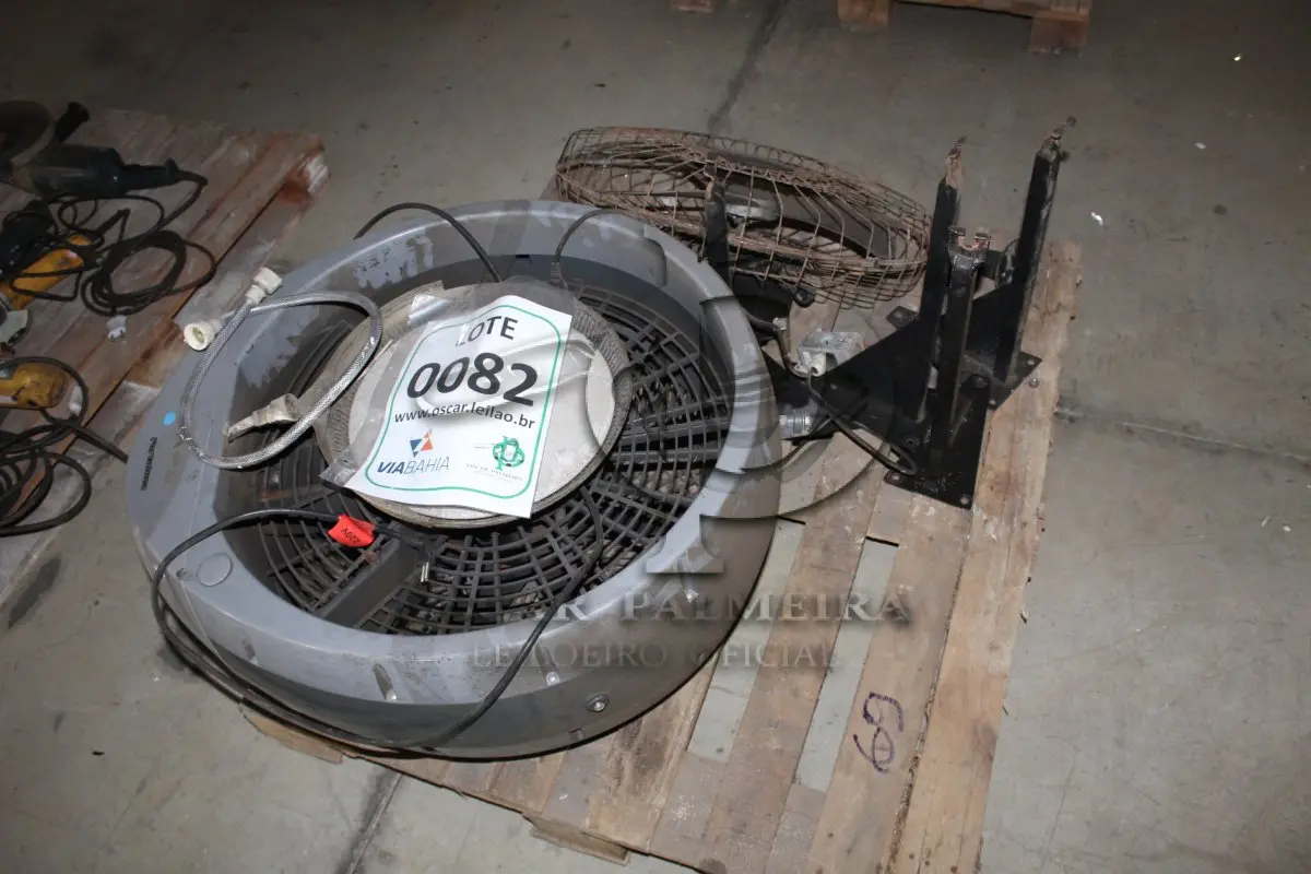 LOTE 082 - MATERIAL DIVERSO