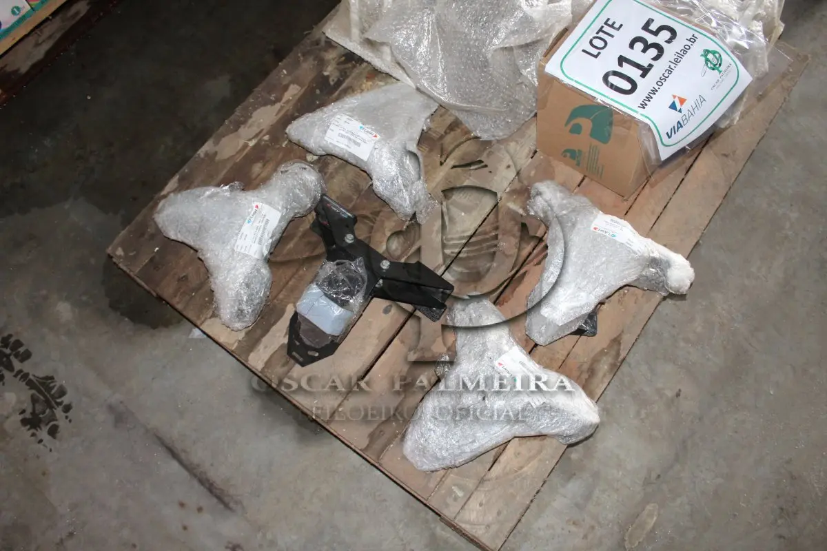 LOTE 135 - MATERIAL DIVERSO