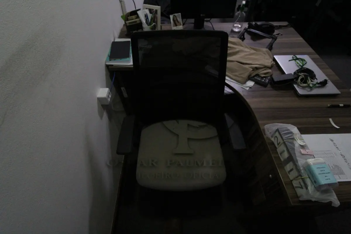 LOTE 0002 - MÓVEL DE ESCRITÓRIO