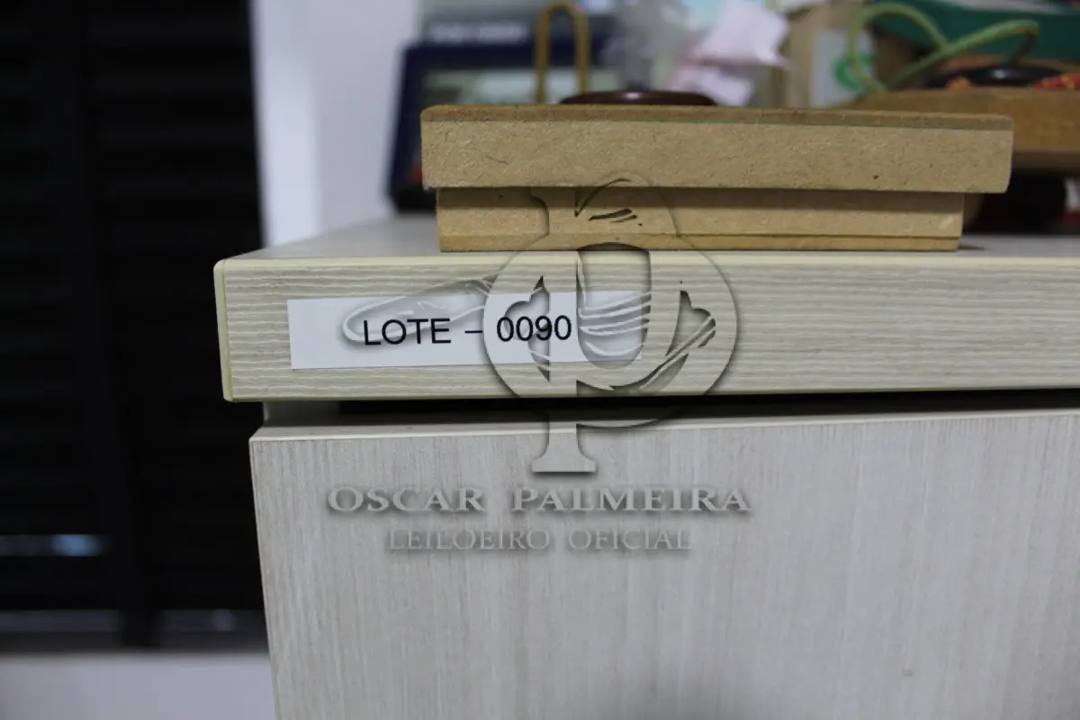 LOTE 0090 - MÓVEL DE ESCRITÓRIO