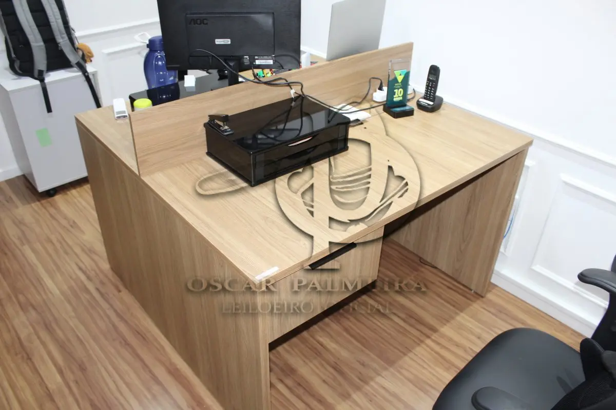 LOTE 0203 - MÓVEL DE ESCRITÓRIO