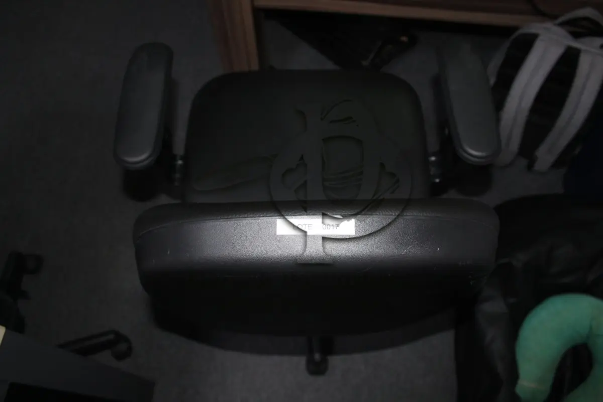 LOTE 0017 - MÓVEL DE ESCRITÓRIO