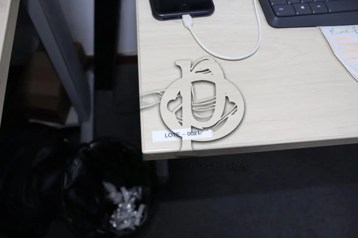 LOTE 0021 - MÓVEL DE ESCRITÓRIO