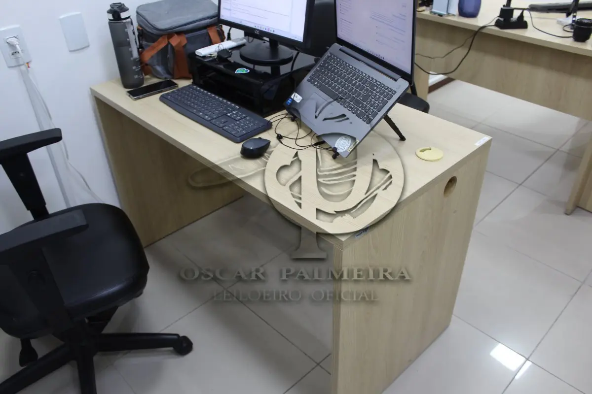 LOTE 0103 - MÓVEL DE ESCRITÓRIO