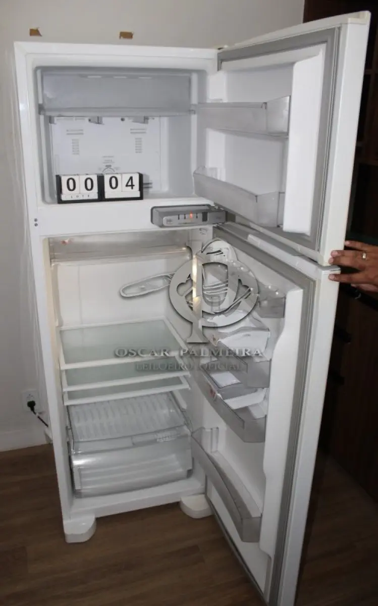 LOTE 004 - REFRIGERADOR BRASTEMP FROST FREE